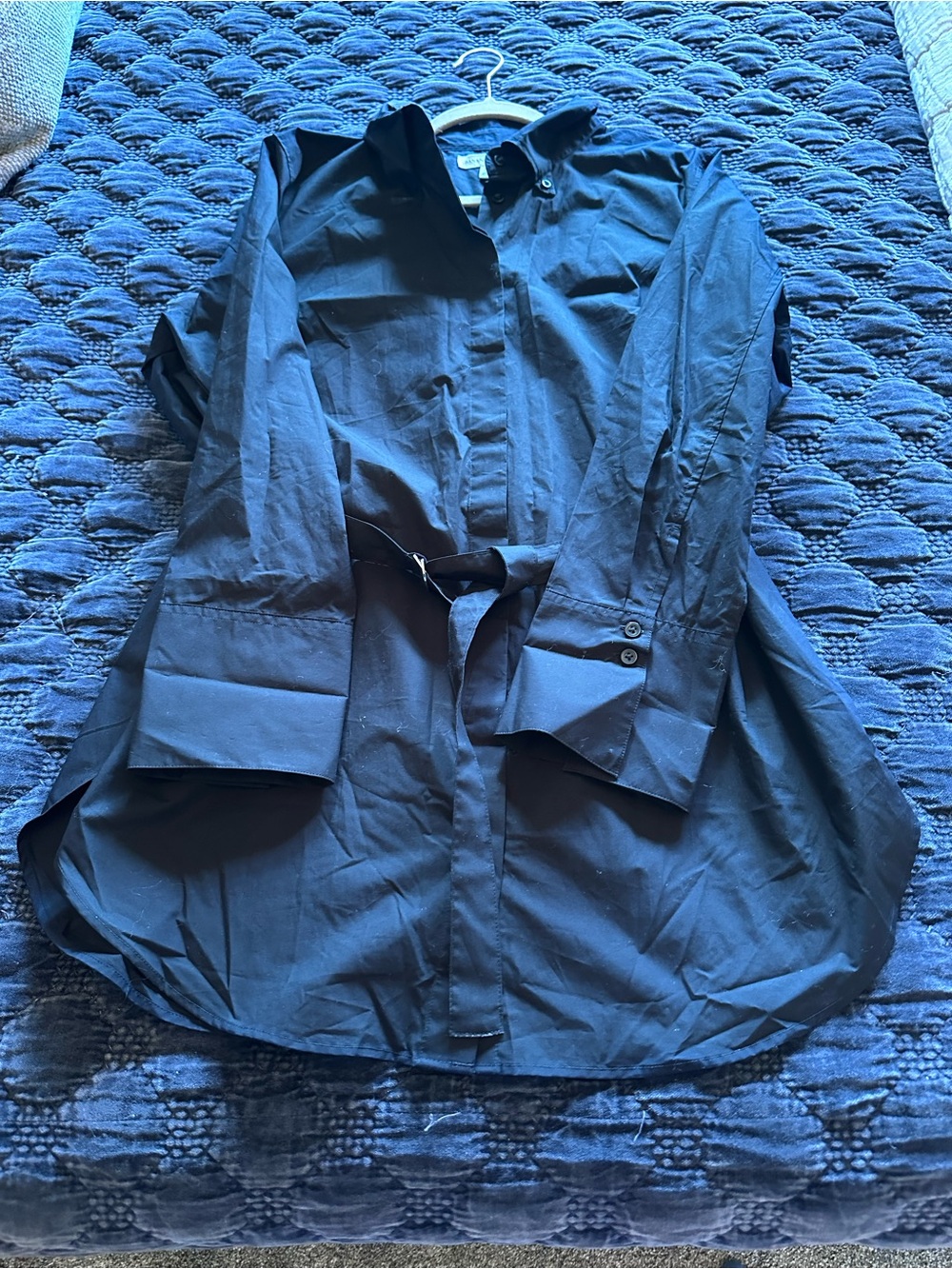Cute black Banana Republic top - Picture 7 of 7